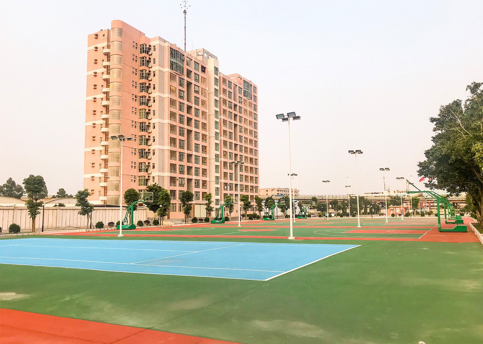 廣州畫室校園,廣州美術(shù)培訓(xùn)班校園,廣州圍墻畫室校園
